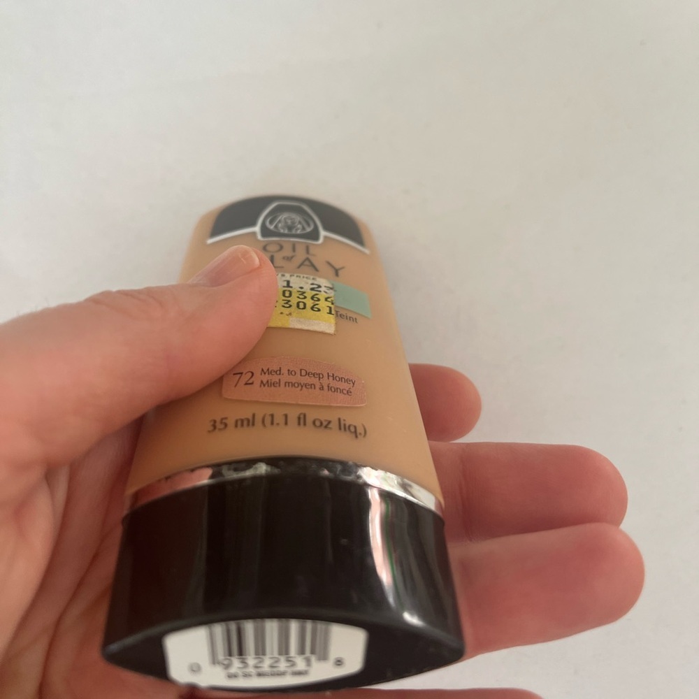 OLAY Medium to Deep Honey Foundation - Picture 4 of 4